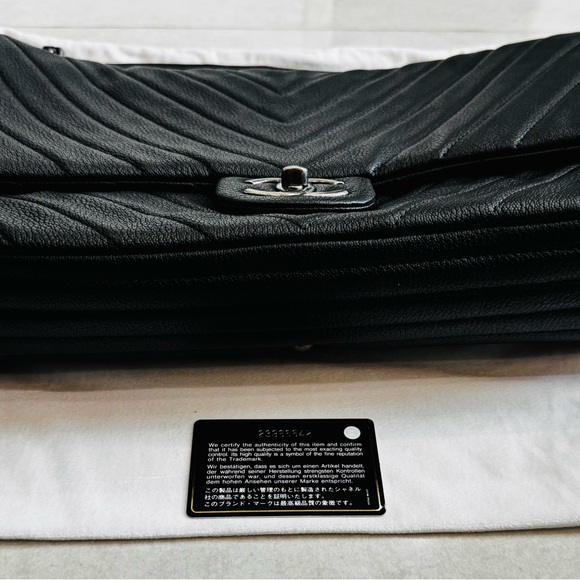 BRAND NEW-Chanel shoulder strap bag - Picture 2 of 9